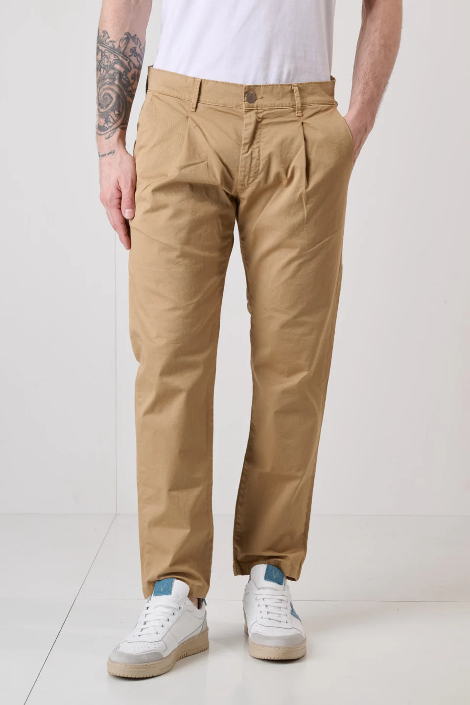 Chino in cotone con pinces V2