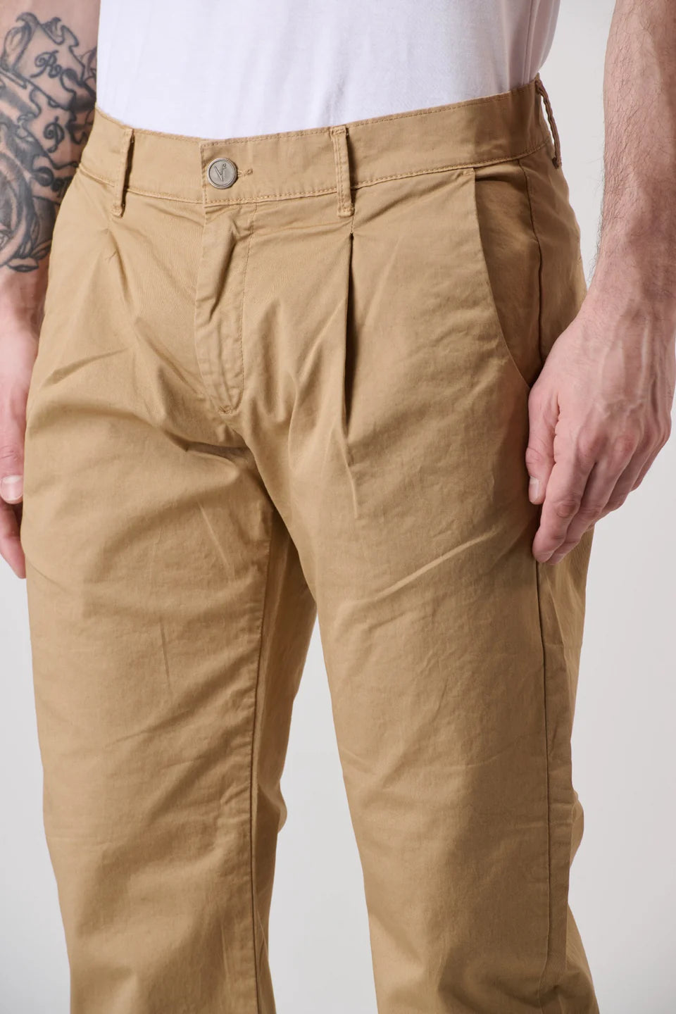 Chino in cotone con pinces V2