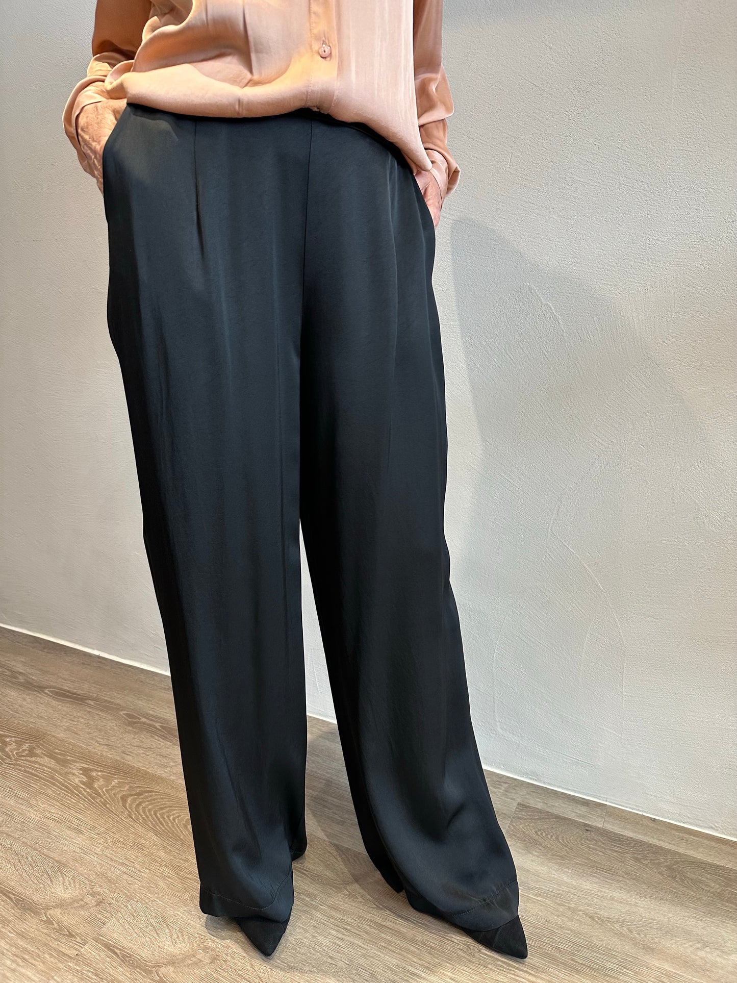 Pantalone a palazzo effetto raso D’elle