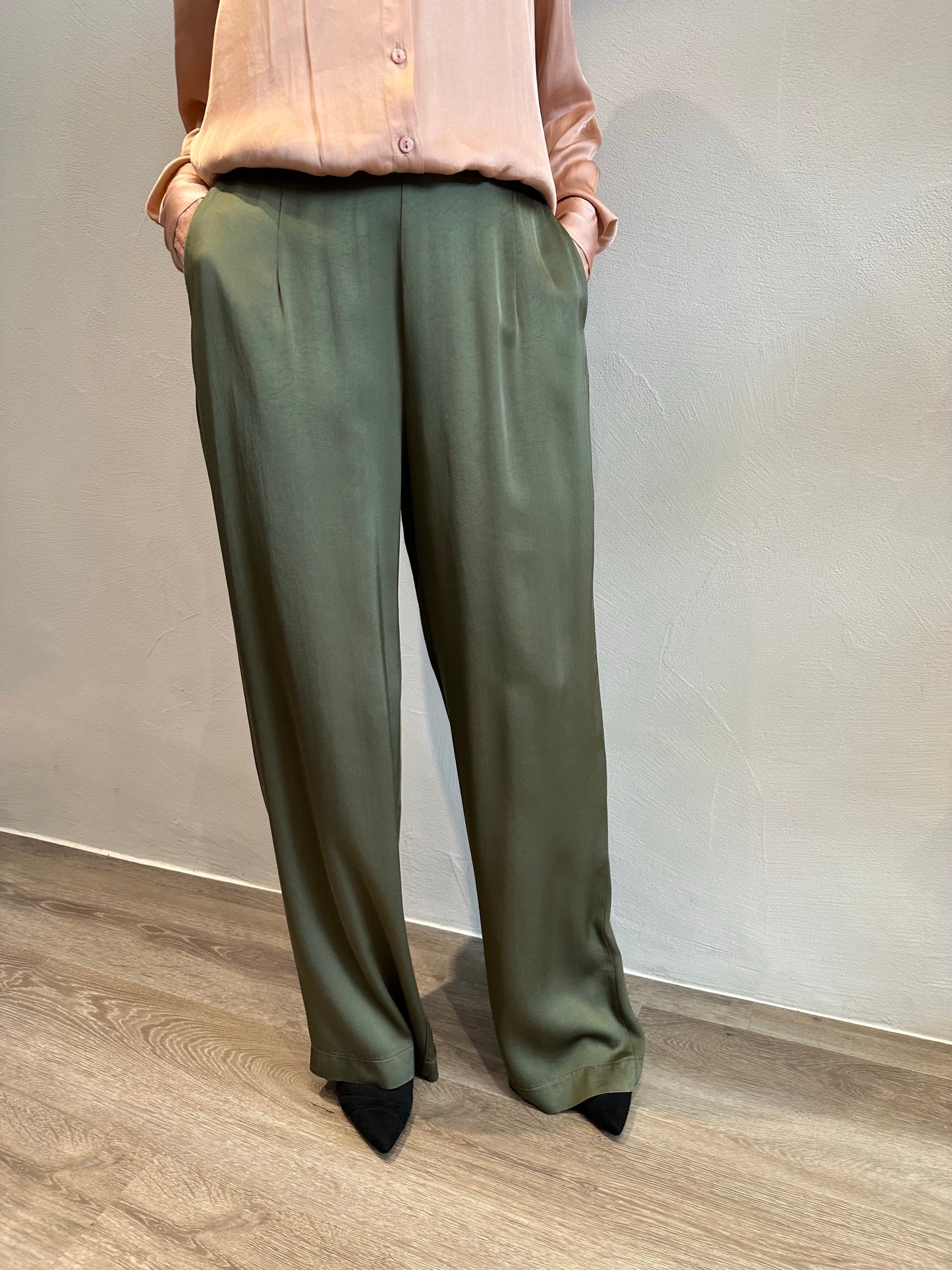 Pantalone a palazzo effetto raso D’elle