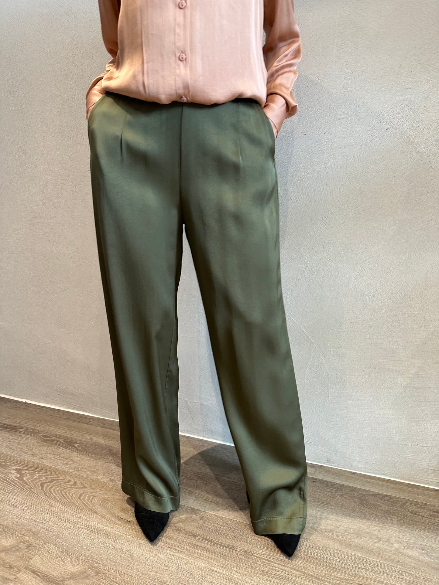 Pantalone a palazzo effetto raso D’elle