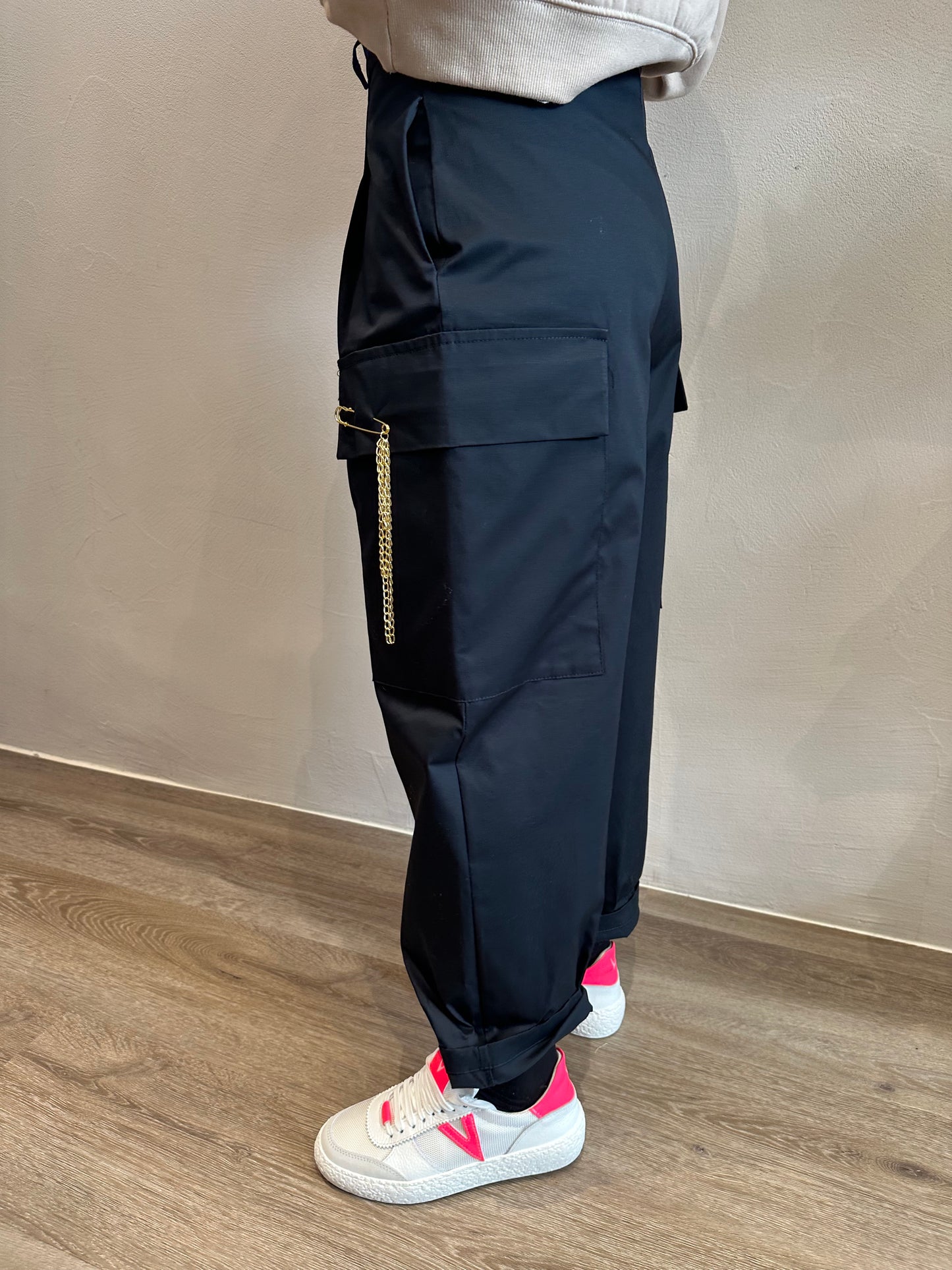 Pantalone cargo D’elle con spilla