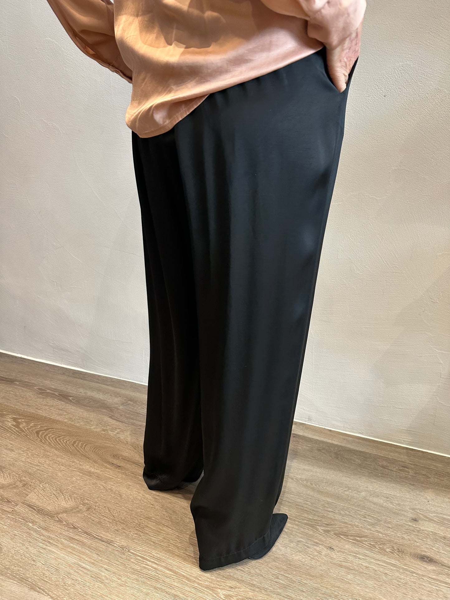 Pantalone a palazzo effetto raso D’elle