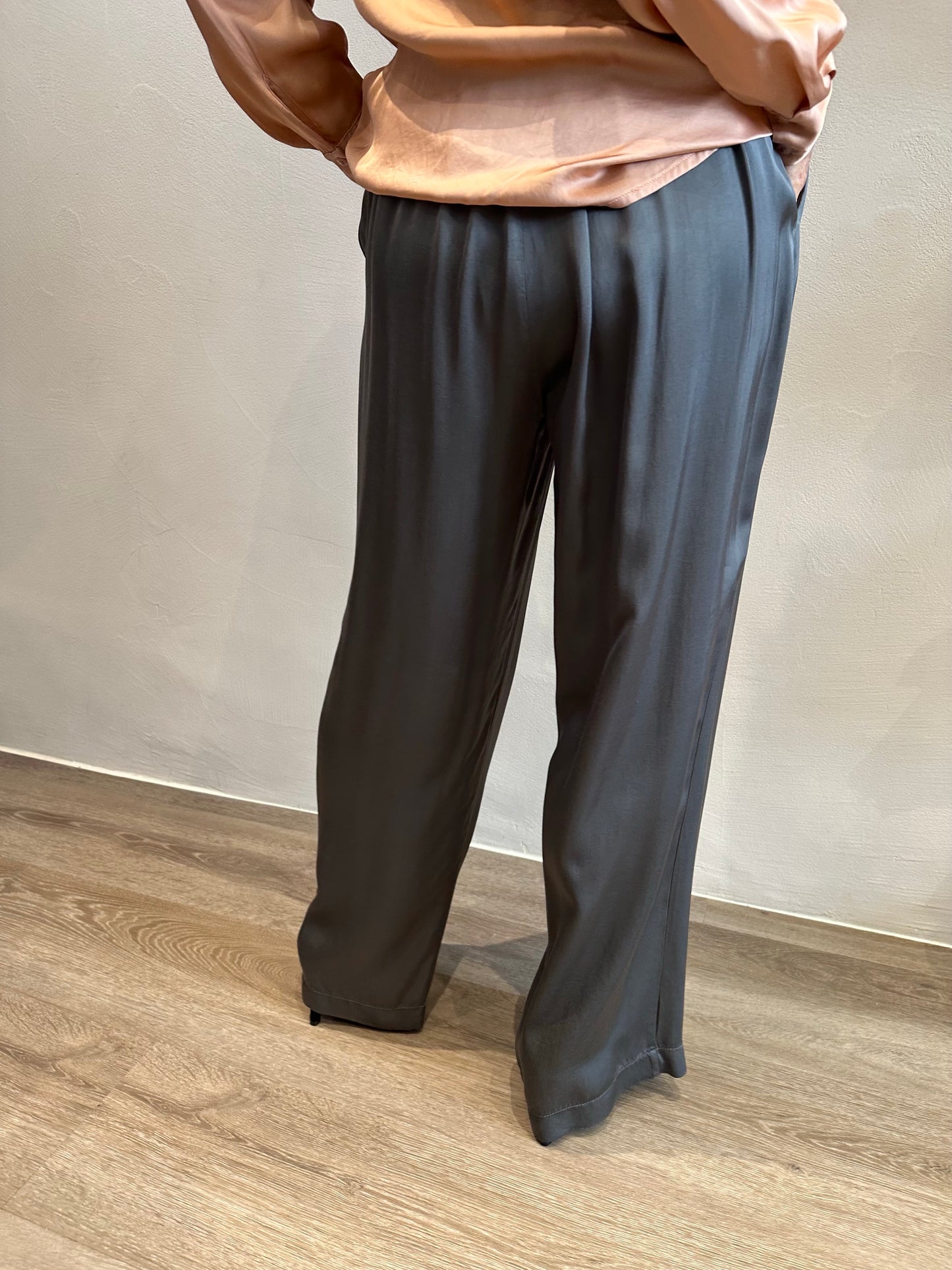 Pantalone a palazzo effetto raso D’elle