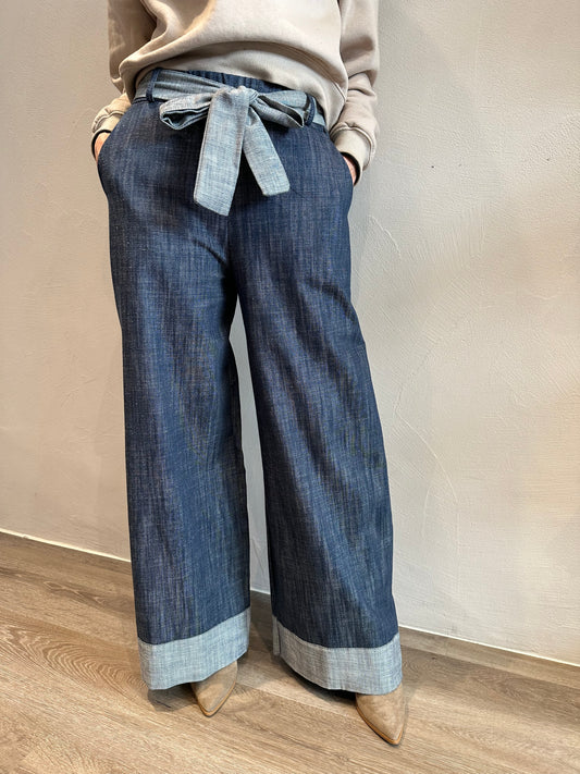 Pantalone effetto jeans con fiocco
