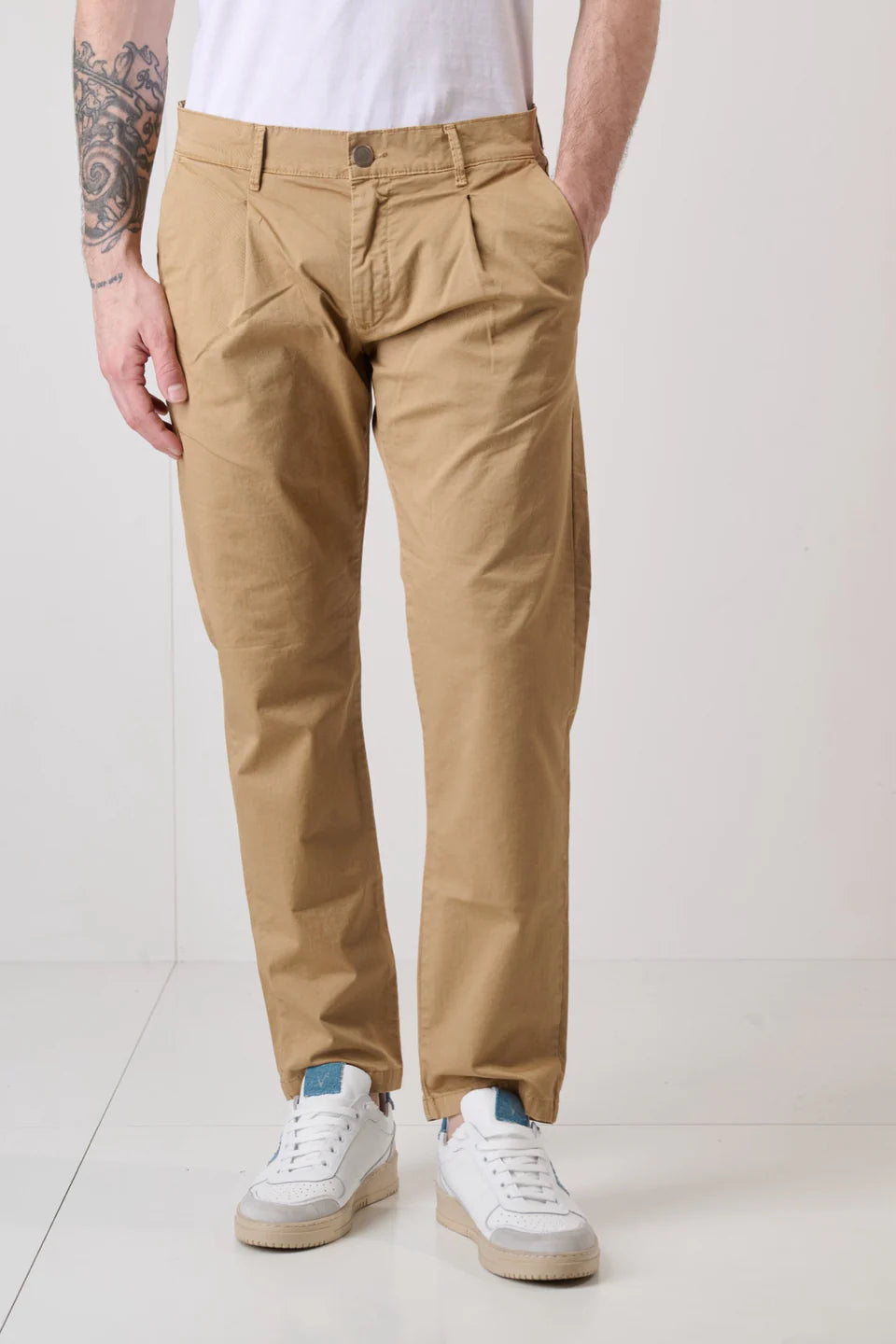Chino in cotone con pinces V2